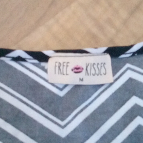 Black and White Top - Picture 3 of 3